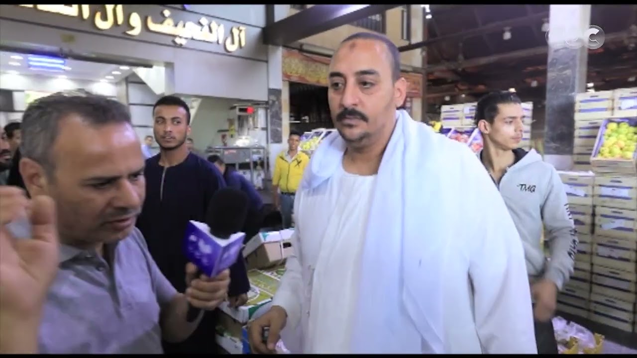 جولة تفقدية لبرنامج مانشيت داخل سوق الفواكه بمدينة العبور تعرف على أسعار أبرز الأنواع