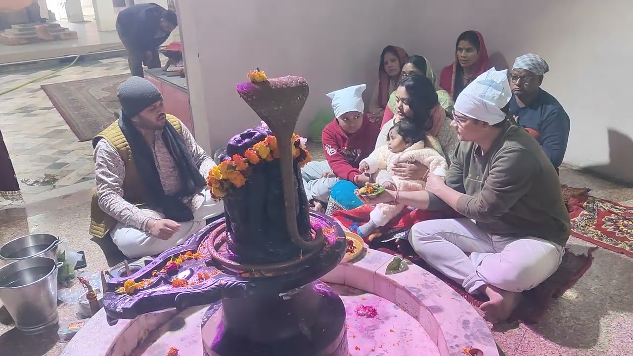 मेरी बेटी के पहला जन्मदिन के अवसर पर रुद्राभिषेक करवाते हुए भोलेनाथ में बच्चों के आशीर्वाद बनाएरखना 