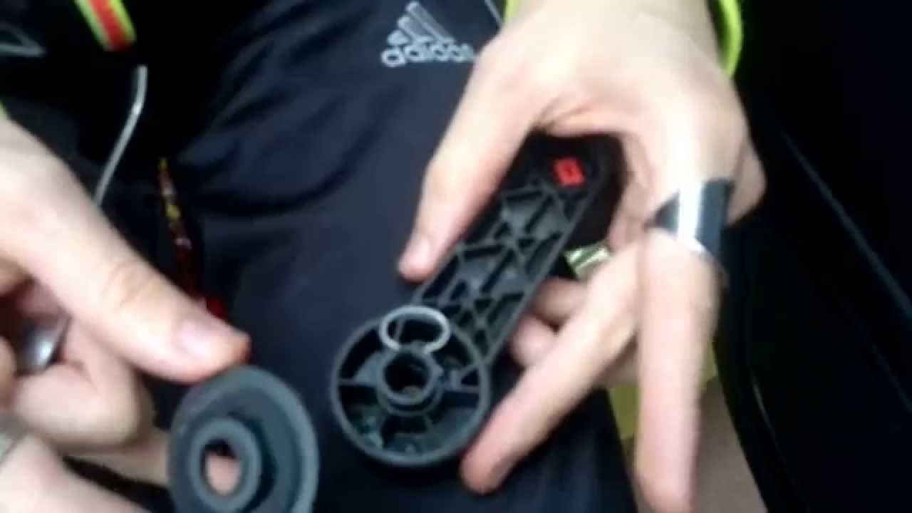 come smontare  pannello  portiera posteriore ford fiesta mk7