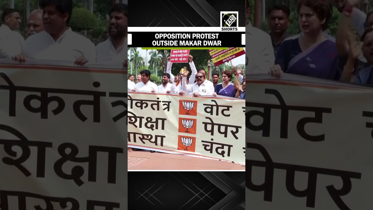 Priyanka Gandhi, Opposition MPs protest at Makar Dwar over Jantar Mantar student incident