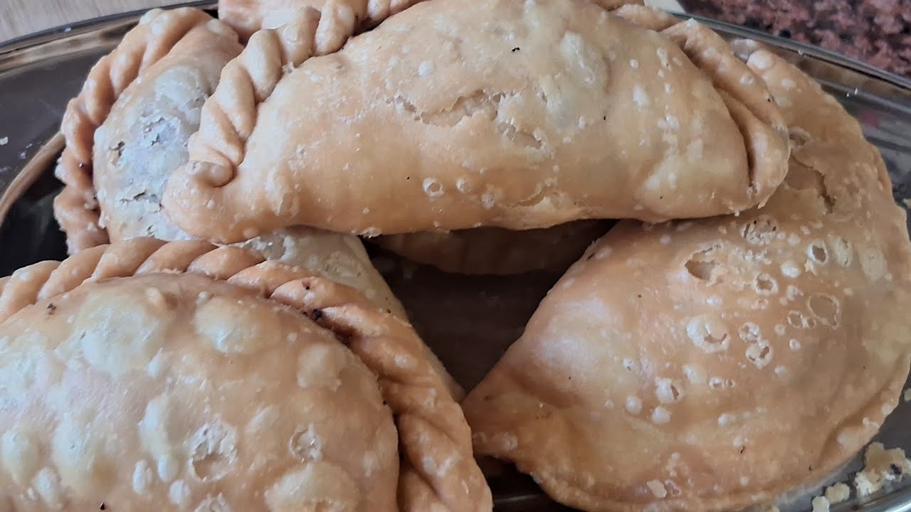 Mawa Gujiya Recipe | मावा गुजिया रेसिपी | मावा की बिल्कुल आसान गुजिया बिना साँचा के |