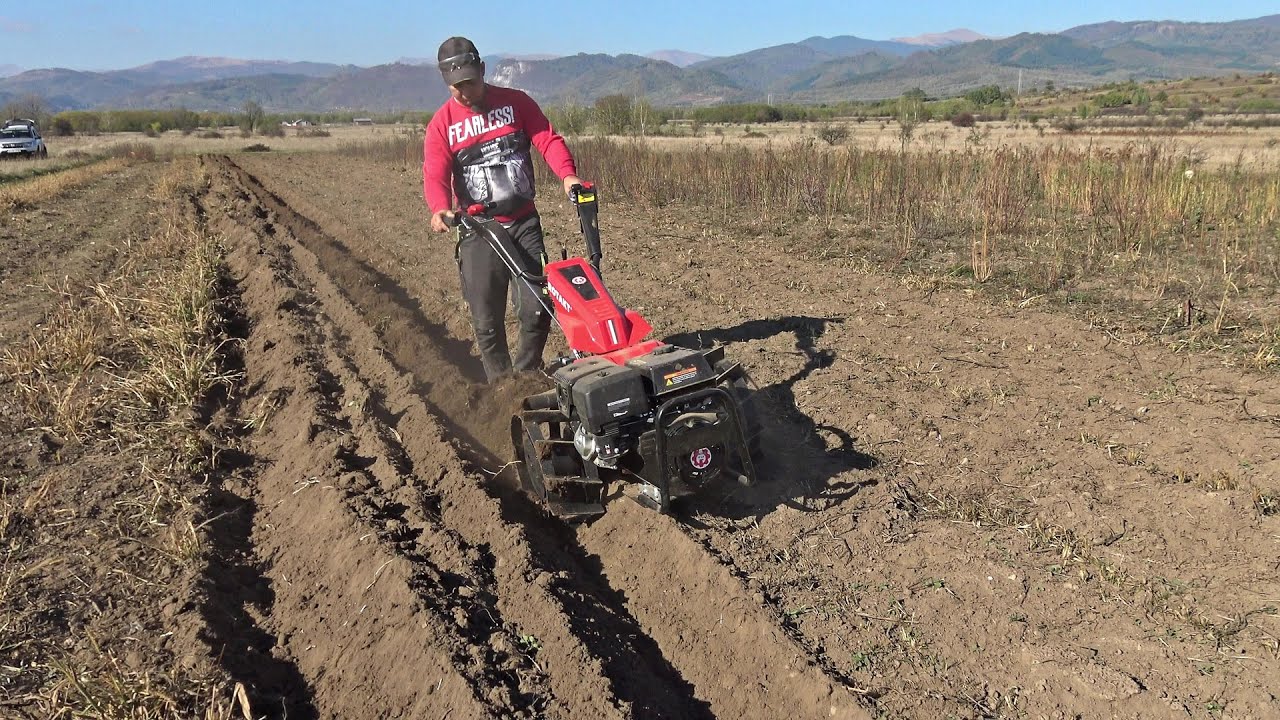 Rotakt MF 400 la arat / Plowing with two wheel tractor