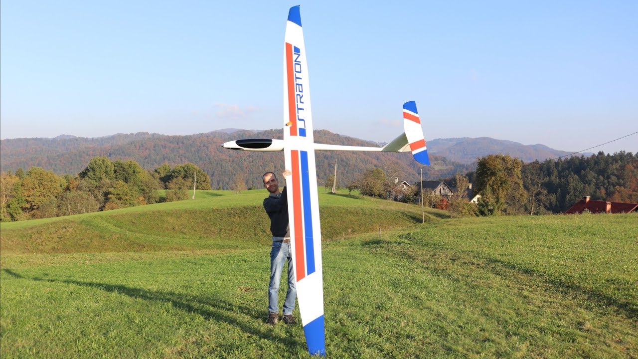 Staufenbiel STRATON in Action - Rolls & Fast Fly-bys & Large Loops & Nice Landing