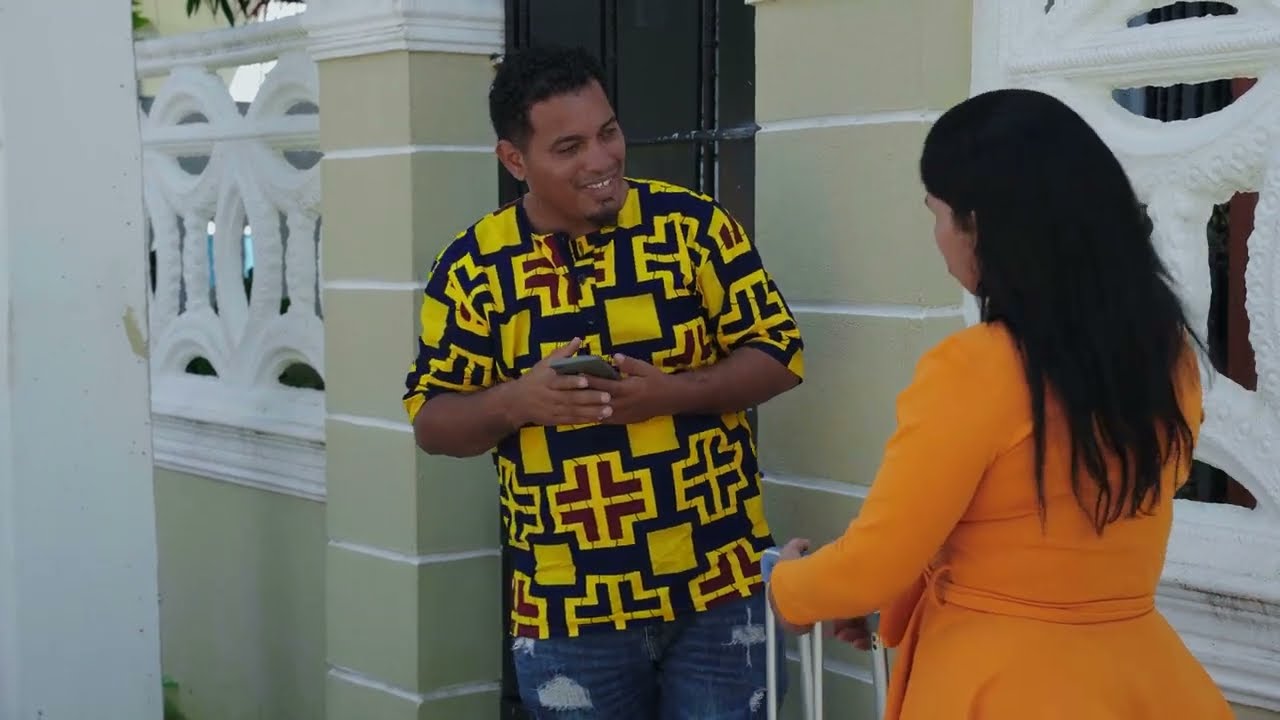 Le busca novio a su hermana