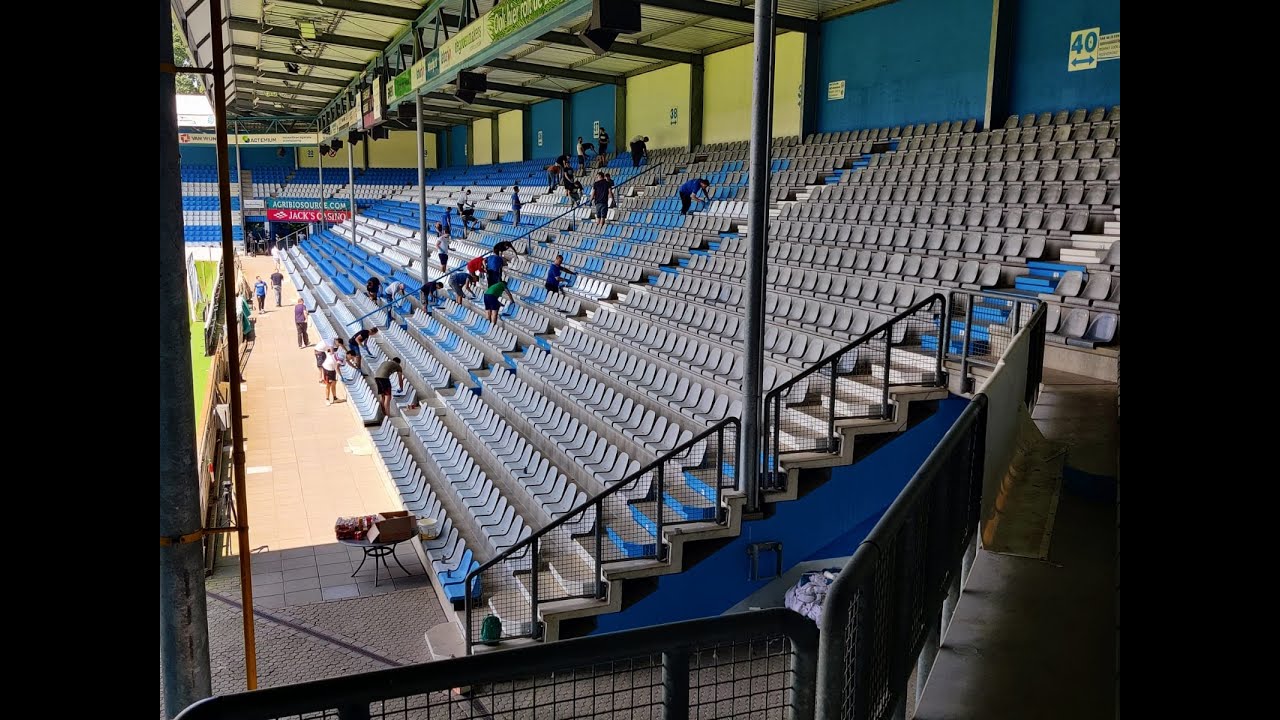 Supporters van De Graafschap knappen Stadion De Vijverberg weer op