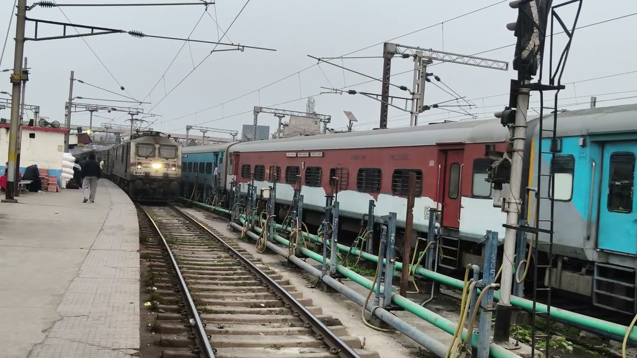 Patna Kashi Janshatabdi express Departing from Patna jn! #viral #trending #travel #railway #train 