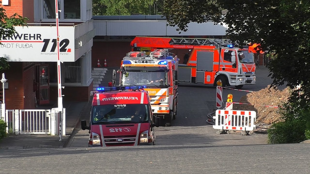 [Bullhorngr&uuml;&szlig;e] Kurzzug Feuerwehr Fulda auf Einsatzfahrt