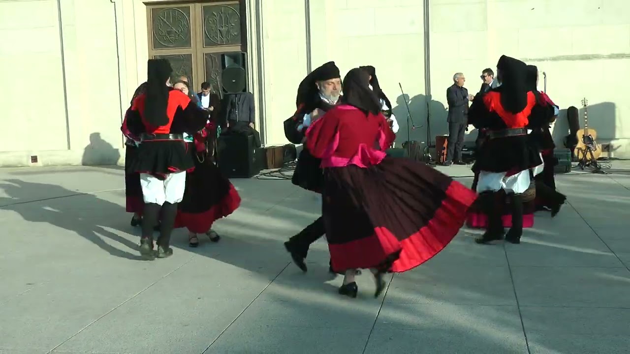 ==Gruppo Folk Santu Predu di Nuoro - Su Dillu==   =all'organetto Pasquale Murgia=   (11)