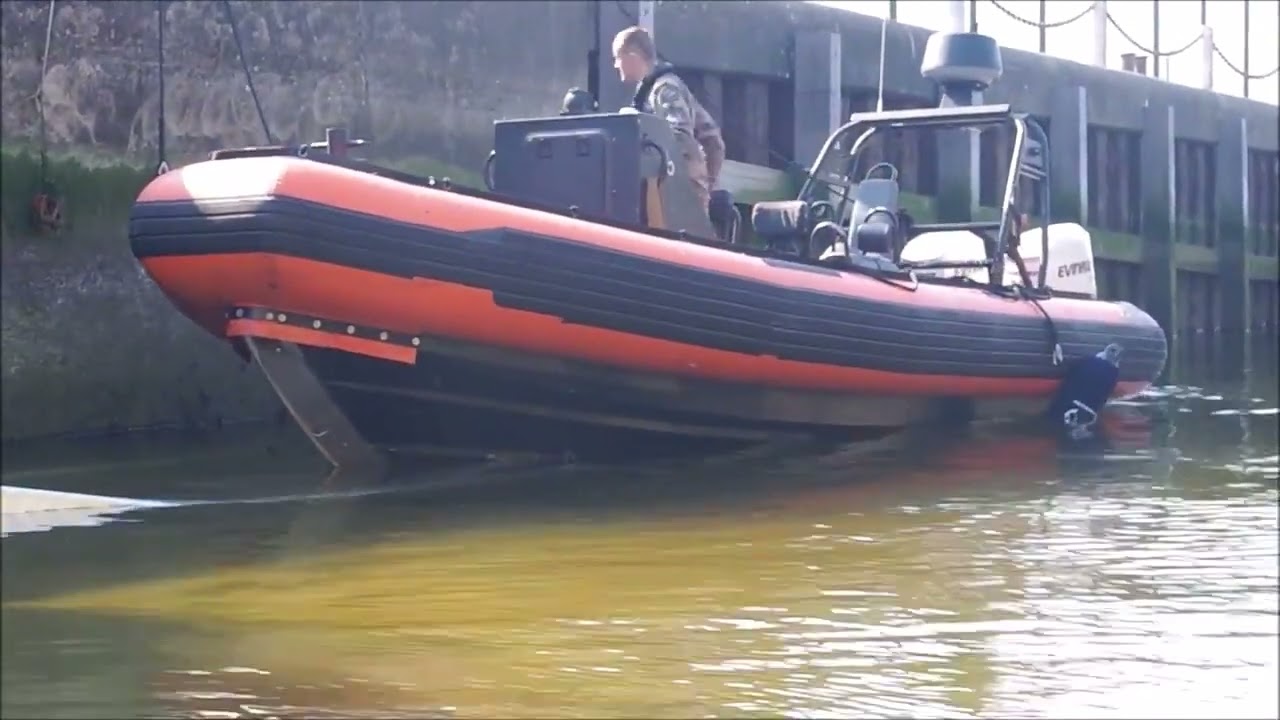 Fusillés Marins : Mise à l'eau & Sortie d'eau 733 ETRACO avec Quicklev 5T
