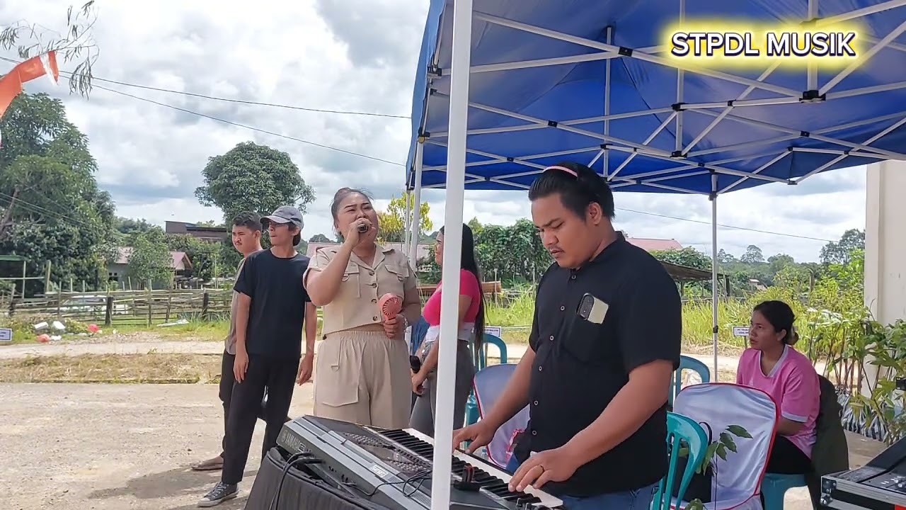 Lagu daerah Kutai barat || Etri ulbul