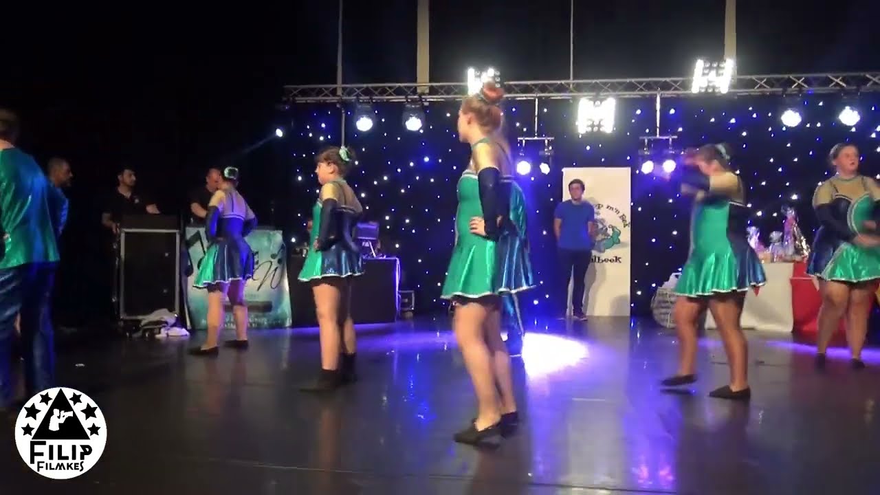 aftreden -dans van dansmariekes en dansjonkers van Cv Drek op m'n Bek