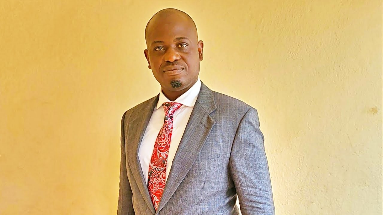 Hon. Abdul Kargbo of the APC explains what happened at the ECSL TALLYING CENTER