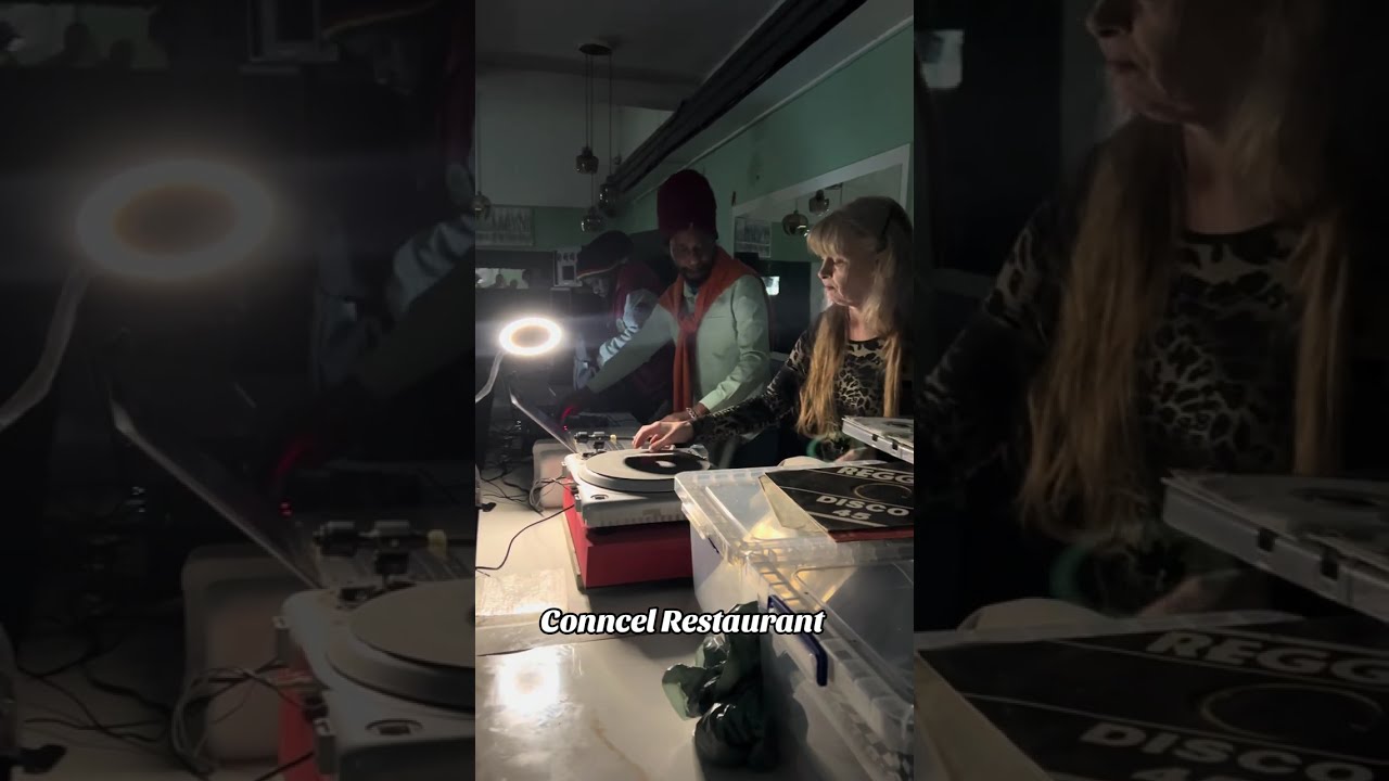 Вечер в Connies.