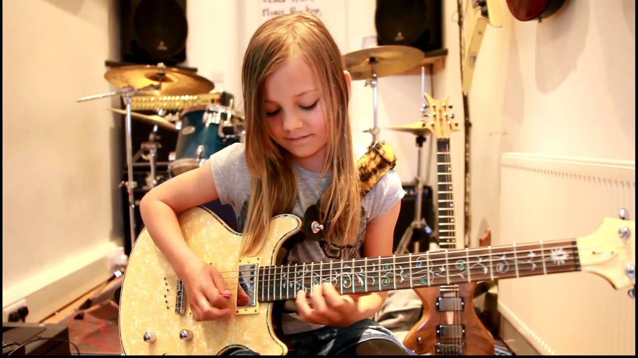10 year old Mini Band guitarist Zoe Thomson shreds Highly Strung by Orianthi!