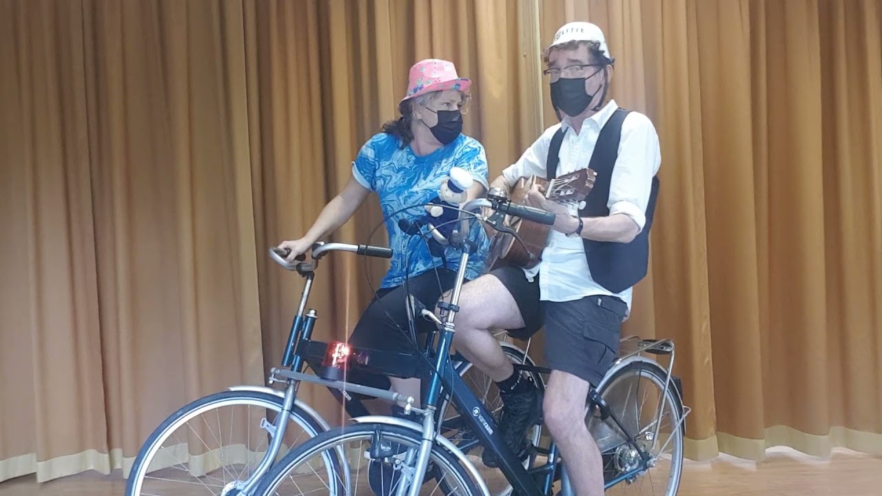 Pom pom pom politieman - Trapperdetrap door Jacq en Melissa