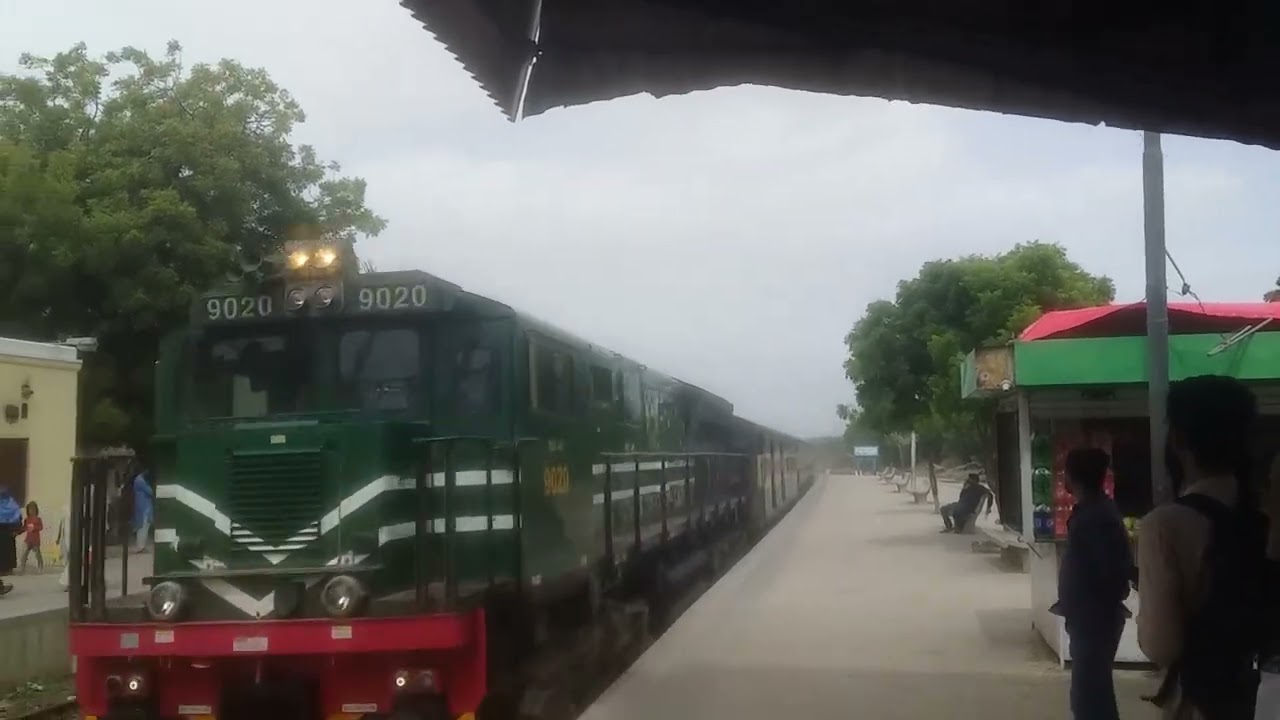 Arriving of 47 up at Drig road railway station. karachi to murree trip. murree trip 2023