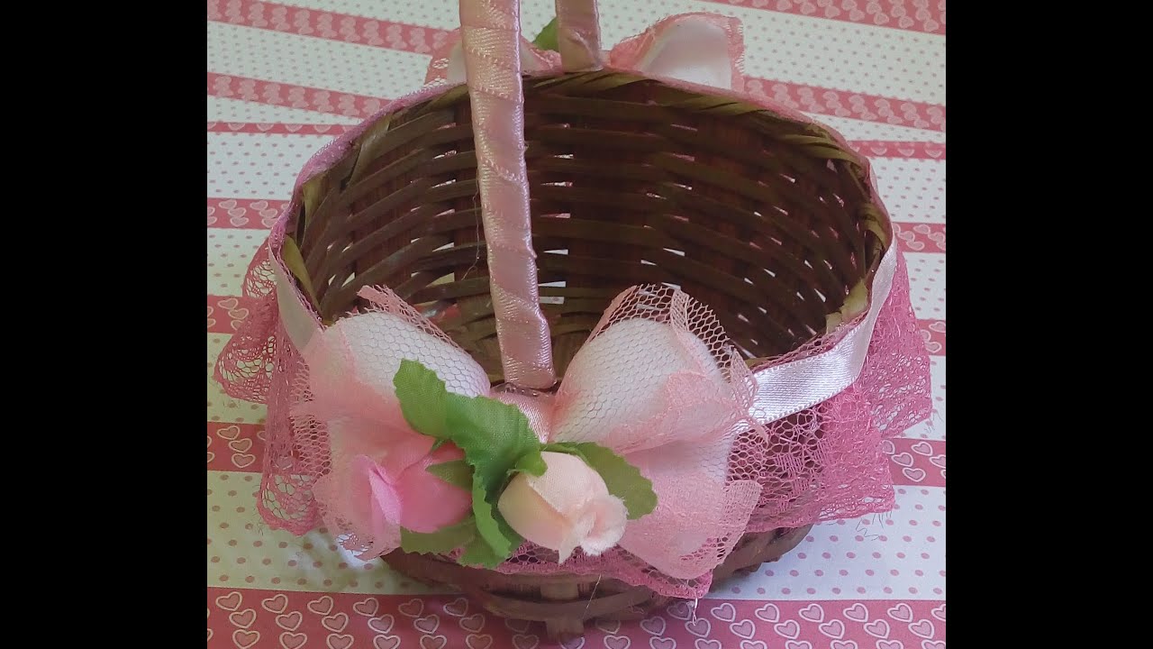 Como enfeitar cestinha de bambú com renda e laço de flores!