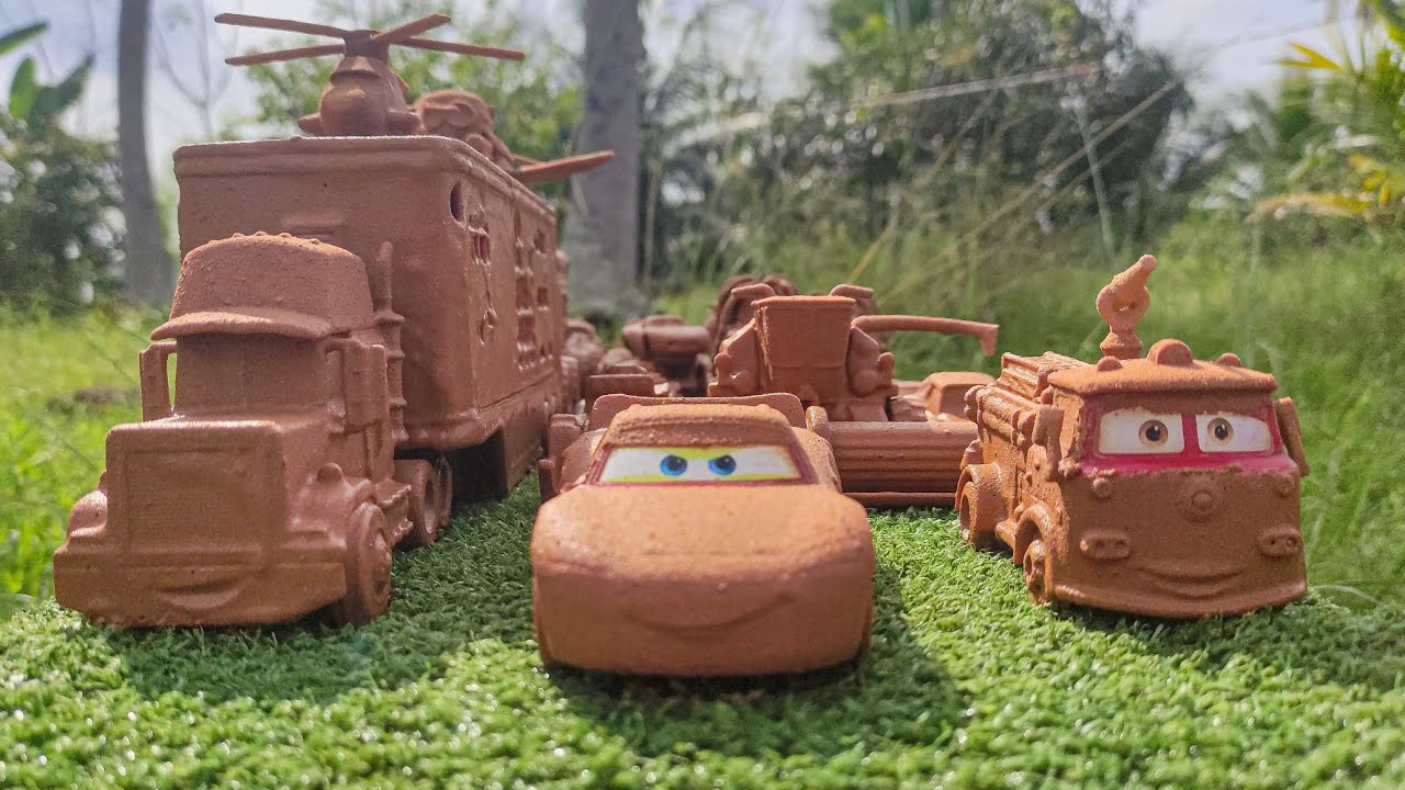 Clean up muddy minicars & disney car convoys! Play in the garden