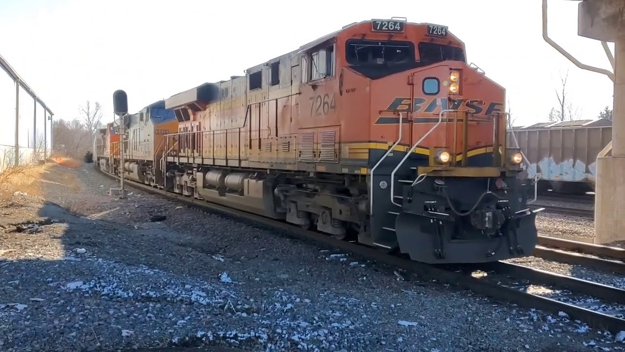 4 TRAINS AT ONCE & DOUBLE COAL ALERT! 1 Way Traffic featuring a huge 2x5x2 empty coal.