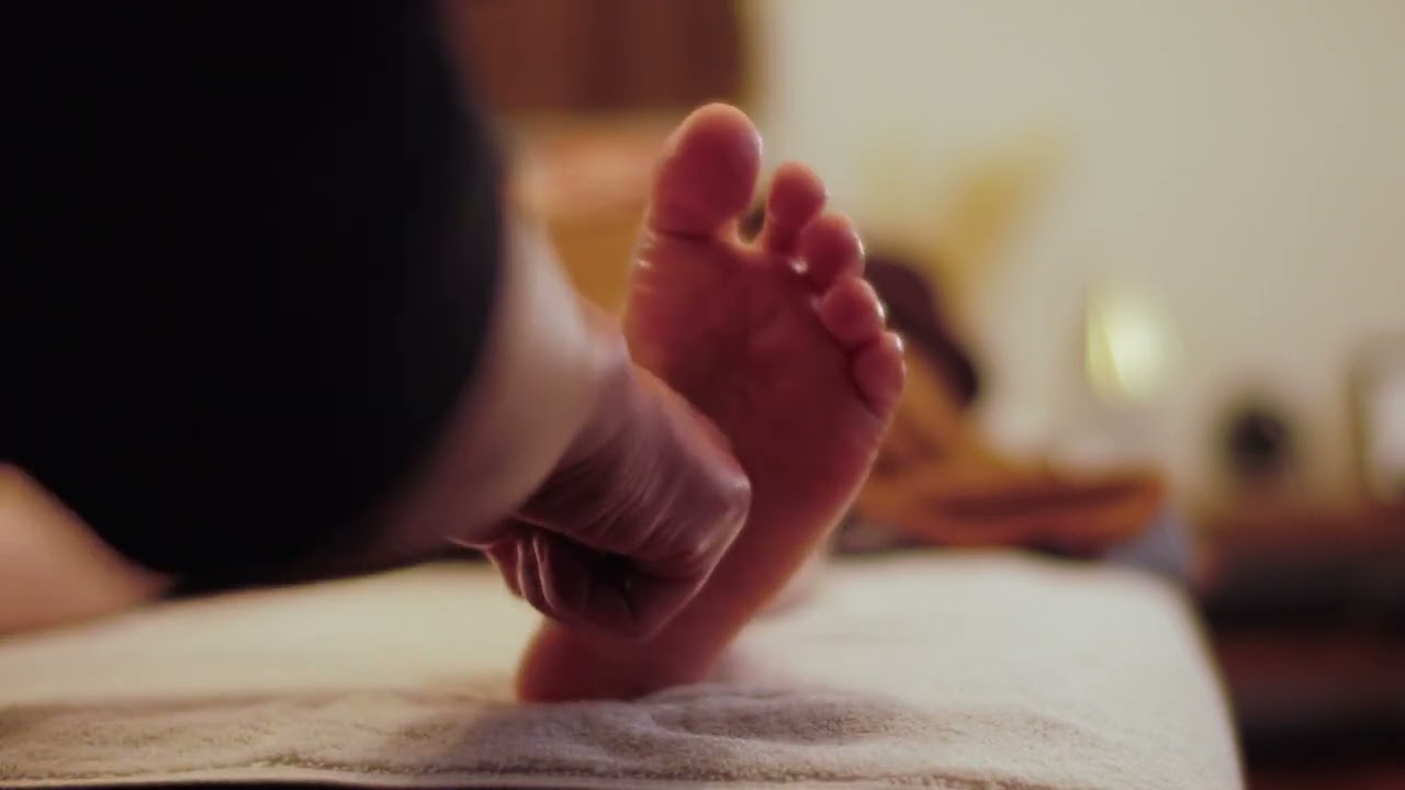CHIKA／30代女性／足つぼASMR　CHIKA / Woman 30s / Foot Reflexology ASMR