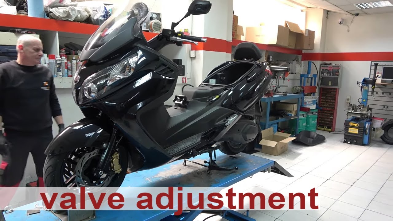 valve adjustment on a scooter SYM MAXSYM400cc