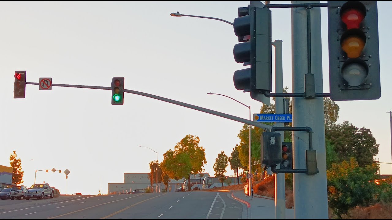 (AFTER) New Traffic Lights With Multiple Dead Lights (Market St & Market Creek Pl Drwy)