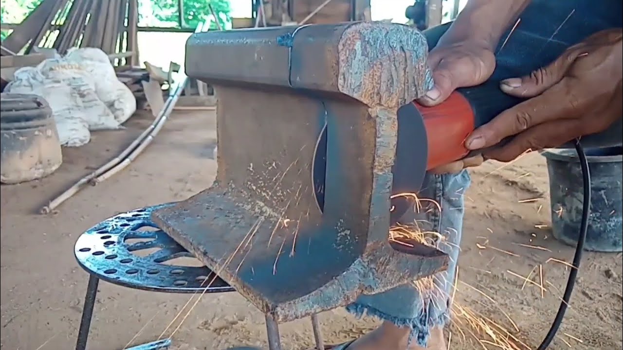 Make a bushcraft knife from a piece of railway track #6