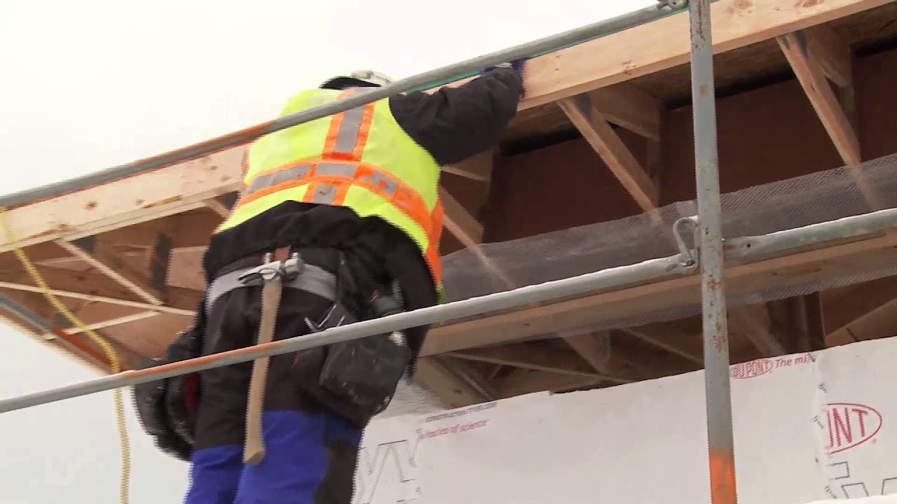 CCHRC Building Addition: Hoisting roof assemblies