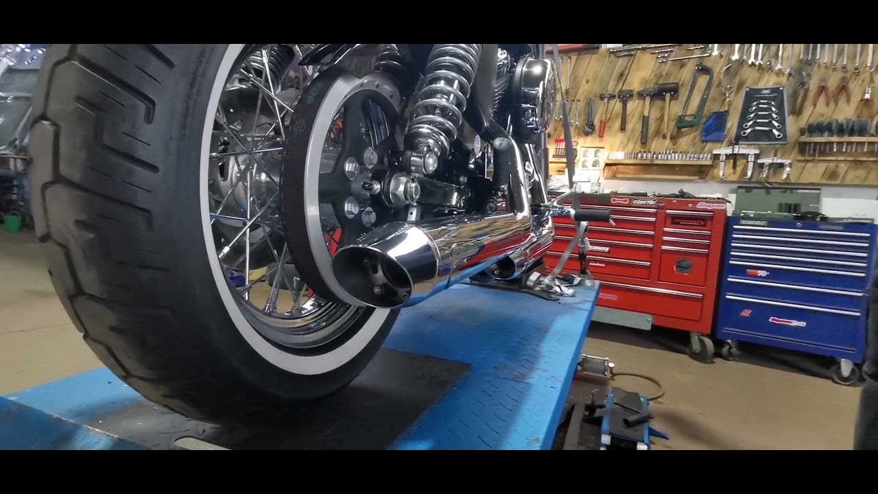 Penzl Auspuff Sound Check an der Harley Davidson. AMERICAN MOTORS HARLEY TEILE EU