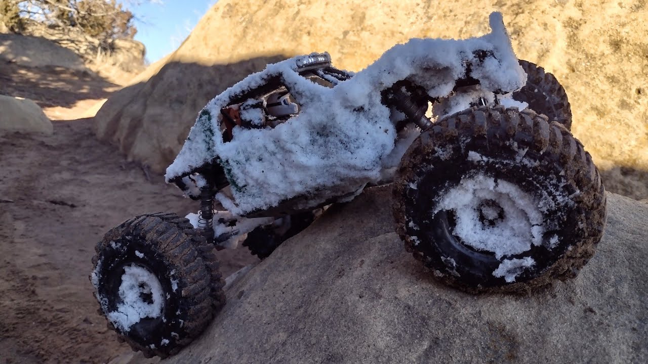Axial Capra rock crawling with a lil snow!! 😉