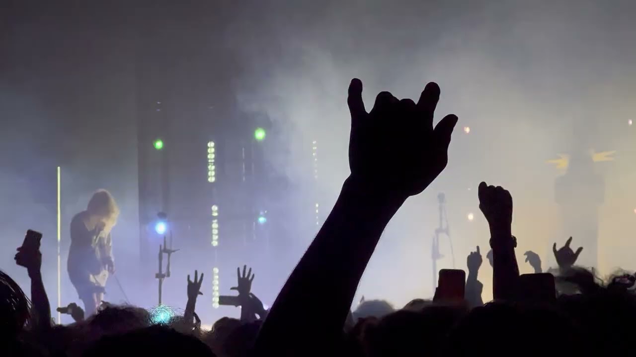 800 db cloud LIVE - 100 gecs @ The PNE Forum