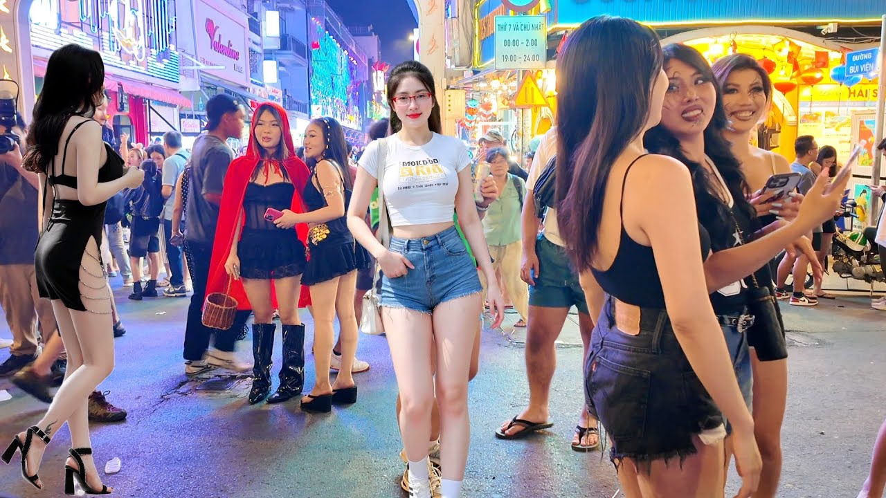 Vietnam Nightlife: Exploring Ho Chi MinhCity | Saigon Street Life After Dark