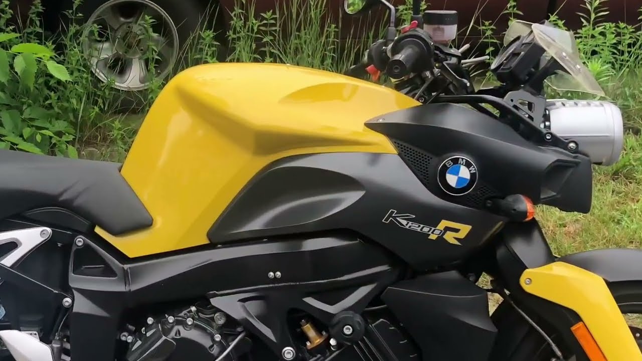 BMW K1200R Front Wheel Removal and Tire Change