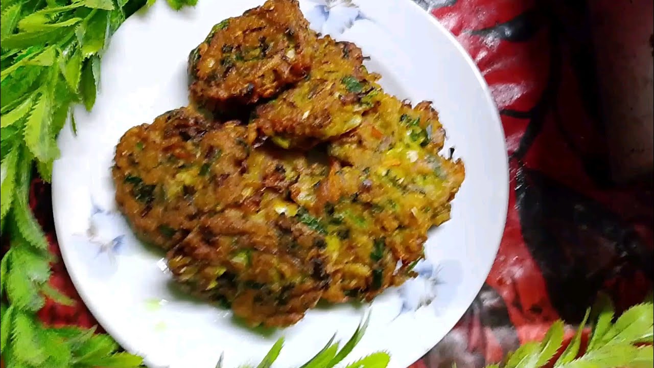 অসাধারণ মজা সবজি দিয়ে খেসারি ডালের বড়া। গরম গরম খেতে সে-ই মজা। 