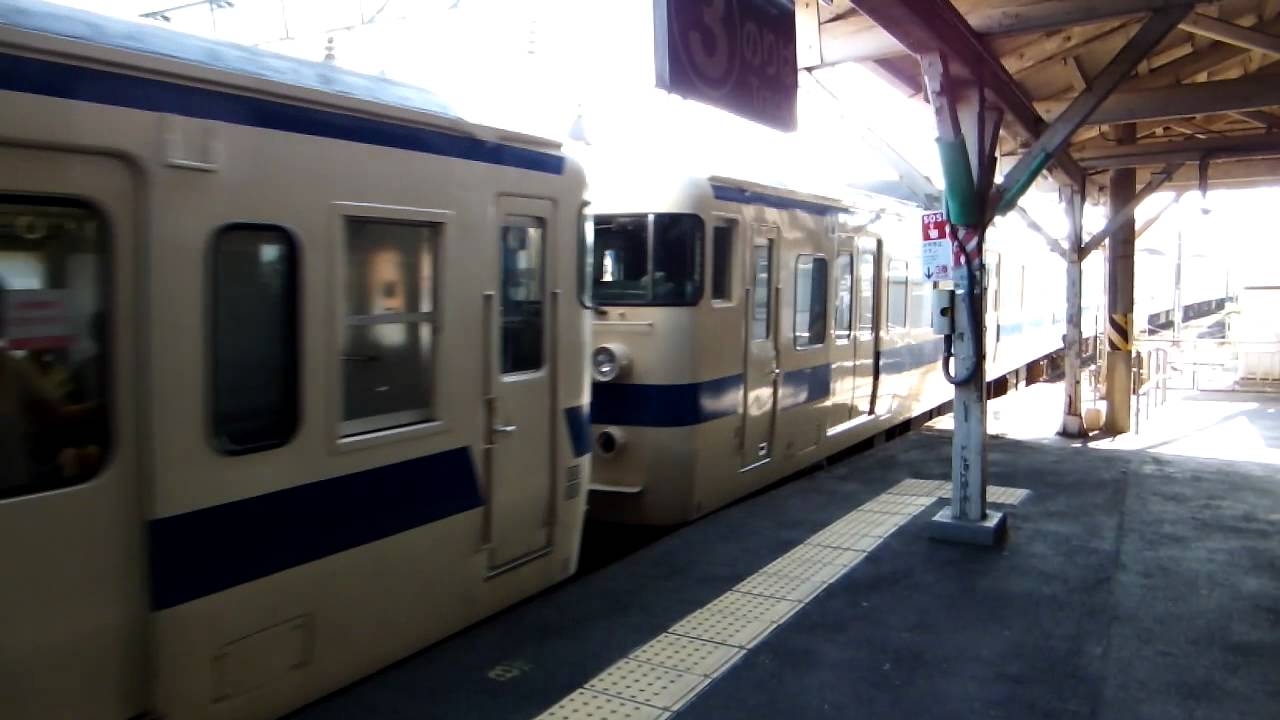 鹿児島本線　415系 快速12両編成　折尾駅到着