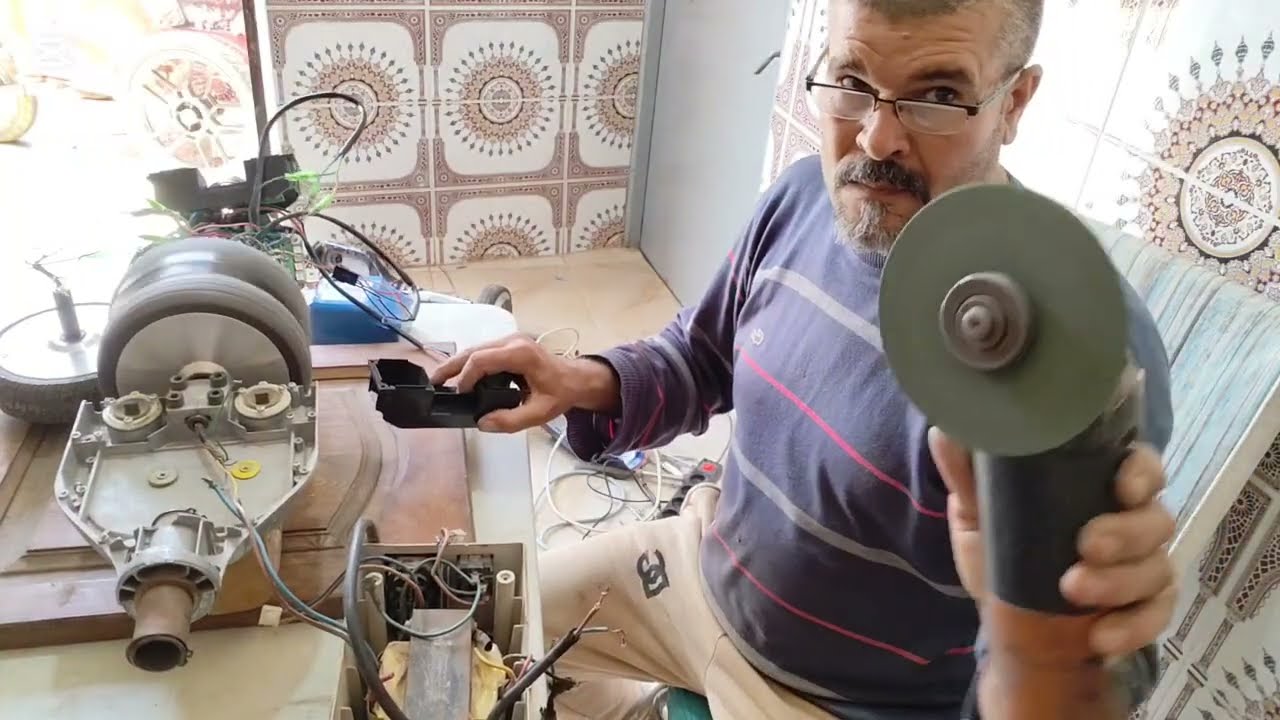 توليد الكهرباء من عجلة السكوتر 470فولت 600واط ابتكارات عزيز مومو الهاتف 0629266194
