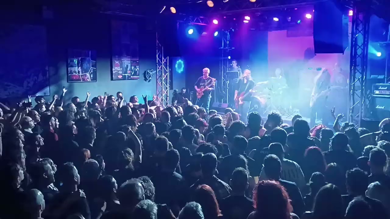 ΜΩΡΑ ΣΤΗ ΦΩΤΙΑ - Κάτω στην πόλη (live) 22/11/2025 Κύτταρο