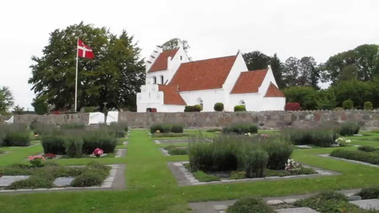 Jyllinge Kirke ringer til dåb og gudstjeneste