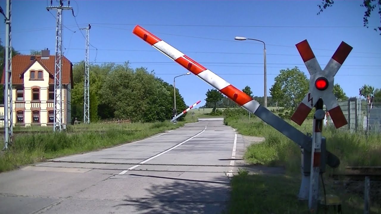 Spoorwegovergang Lietzow (D) // Railroad crossing // Bahnübergang