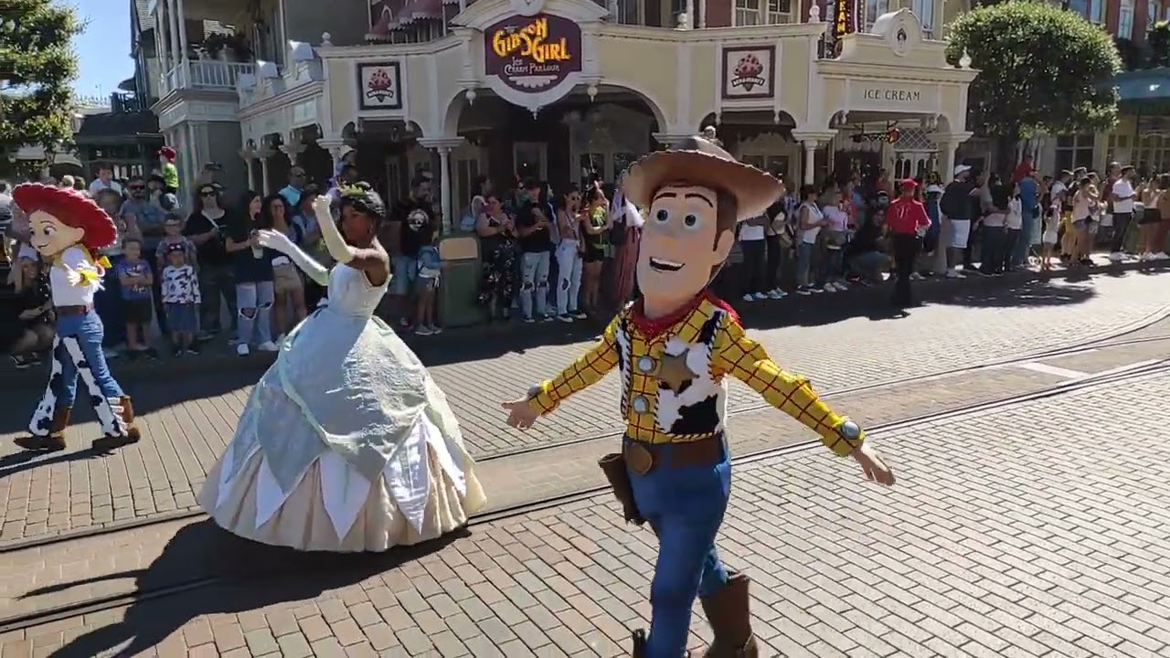 Disneyland Paris Parade 02.07.2022