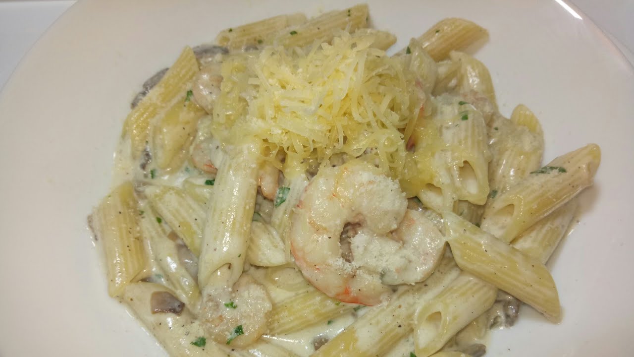 لعشاق المعكرونة وصفة بالصلصة البيضاء و الكروفيت او الجمبريles pâtes sauce blanche et crevettes
