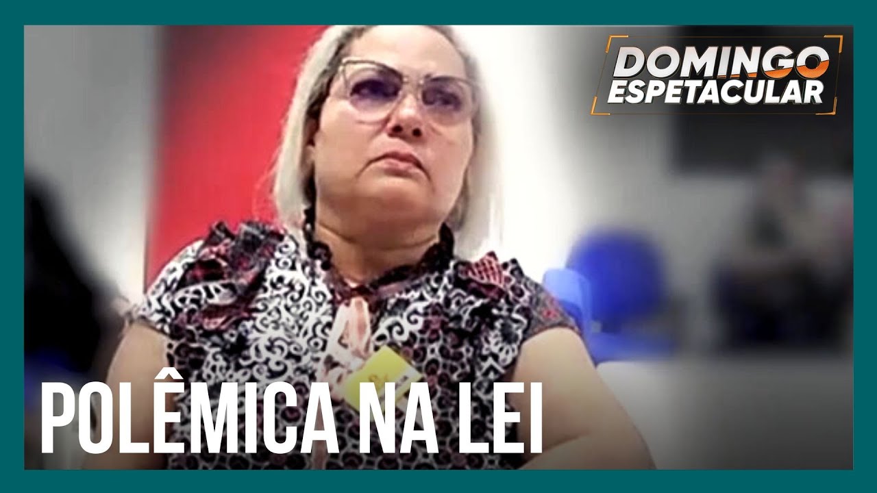 Mulher critica o assassino do filho durante julgamento e é presa por desacato