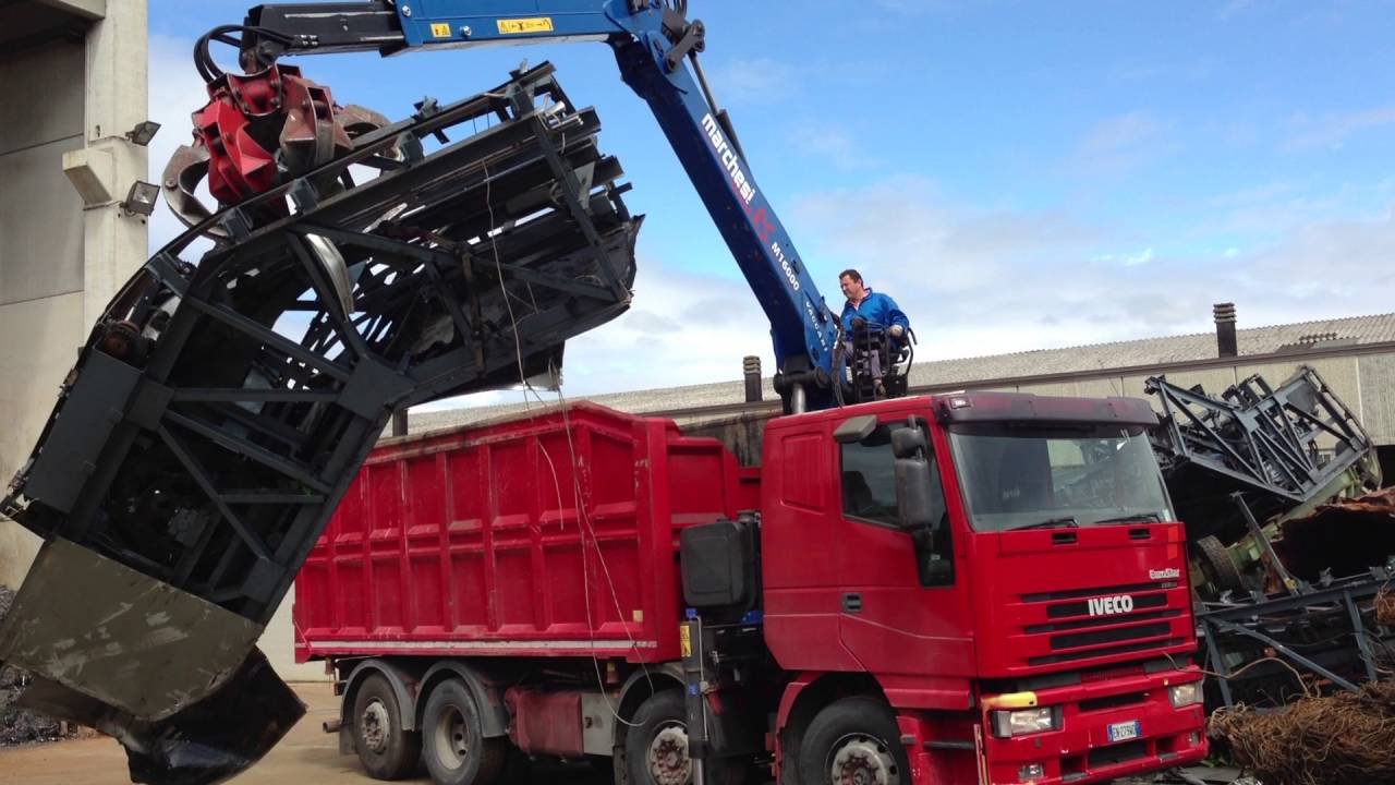M-INFINITY on Marchesi crane for scrap and waste materials