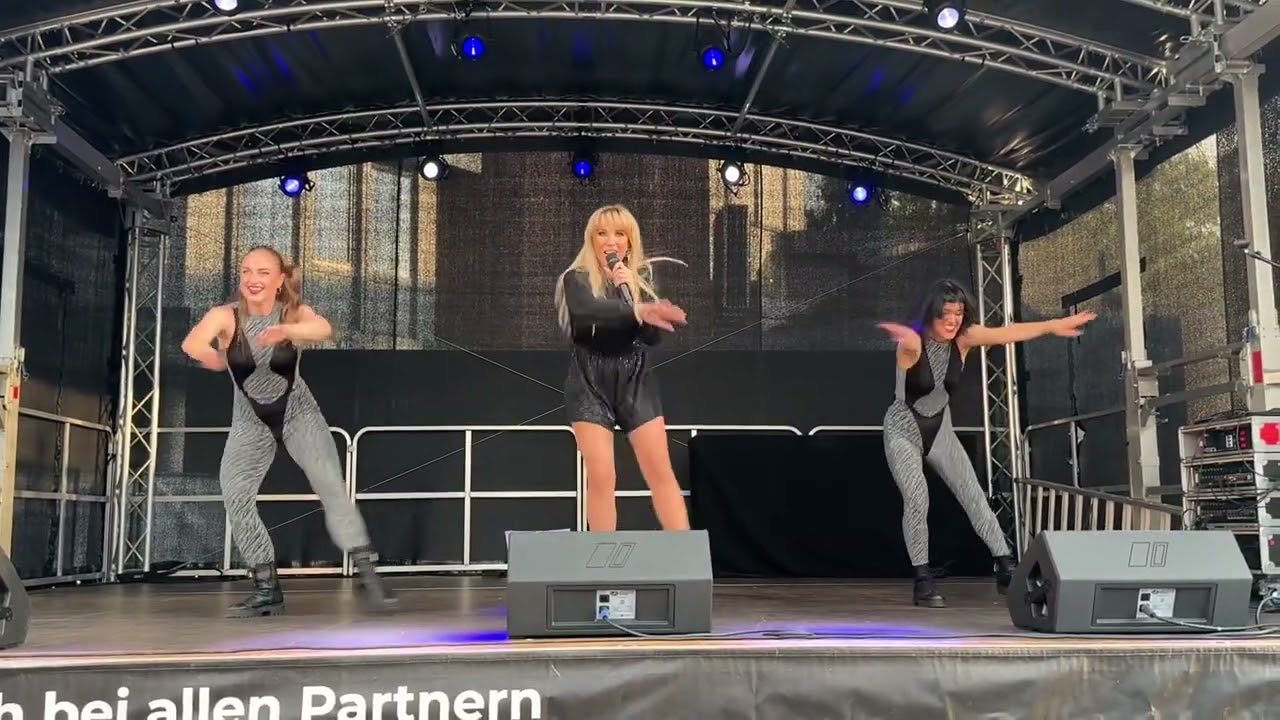 Annemarie Eilfeld live in Wolfsburg mit dem Song Geisterstadt