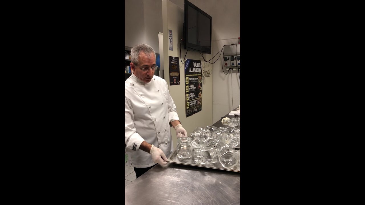 Sterilizzare i vasetti in vetro in forno