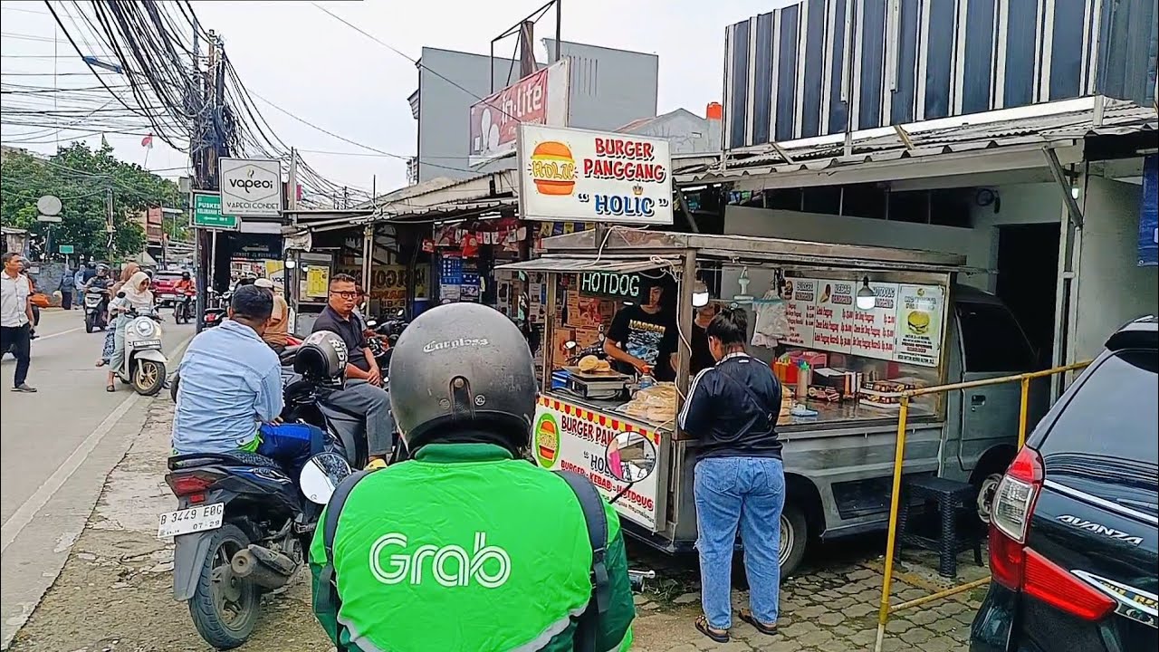 NYOBAIN BURGER SUPER JUMBO GEDE BANGET BISA UNTUK 4 ORANG 