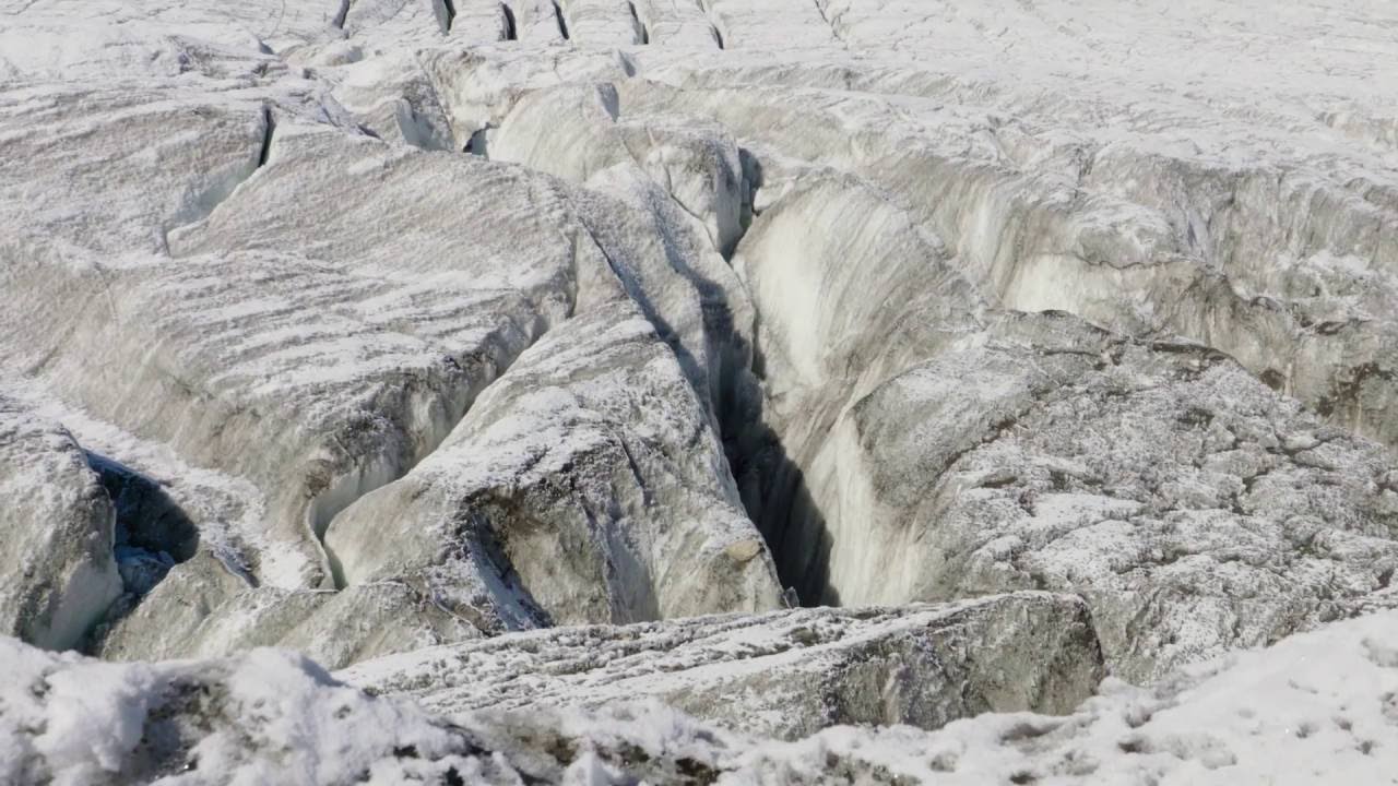 Serac glacier tour with the Saas-Fee Guides