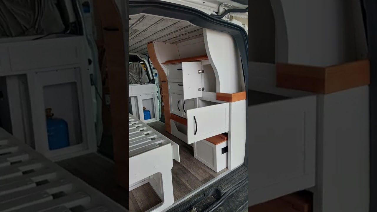 Mini Camper Ausbau eines Mercedes Benz Vito Campervans in 50 Sekunden / Timelapse