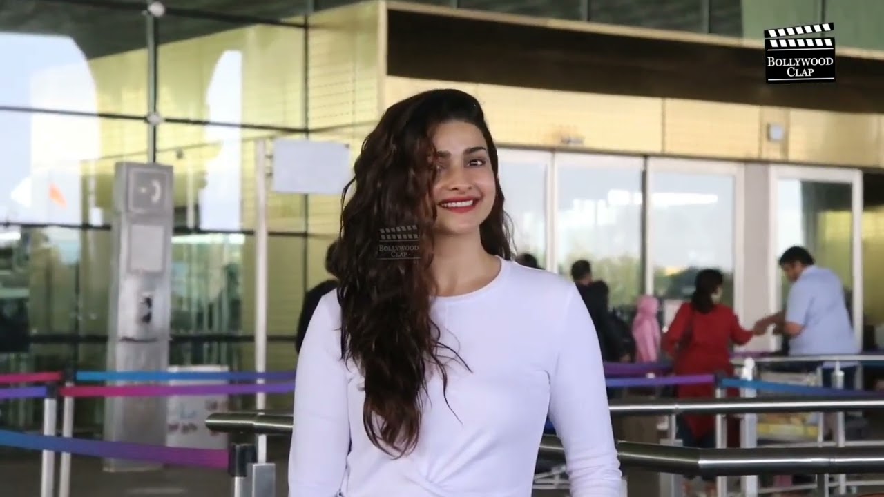 Cutie Prachi Desai Looking Absolutely Gorgeous At Mumbai Airport | Bollywood Clap