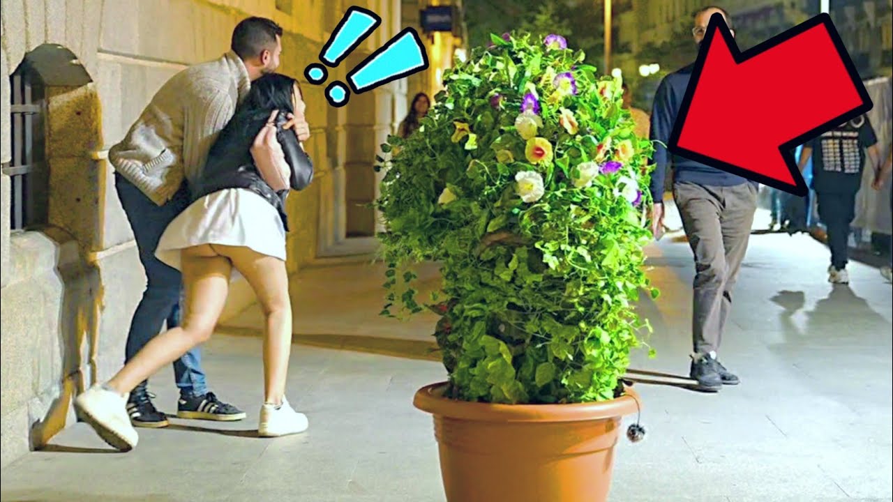 BUSHMAN PRANK: HALLOWEEN IS COMING !!! SCARING PEOPLE